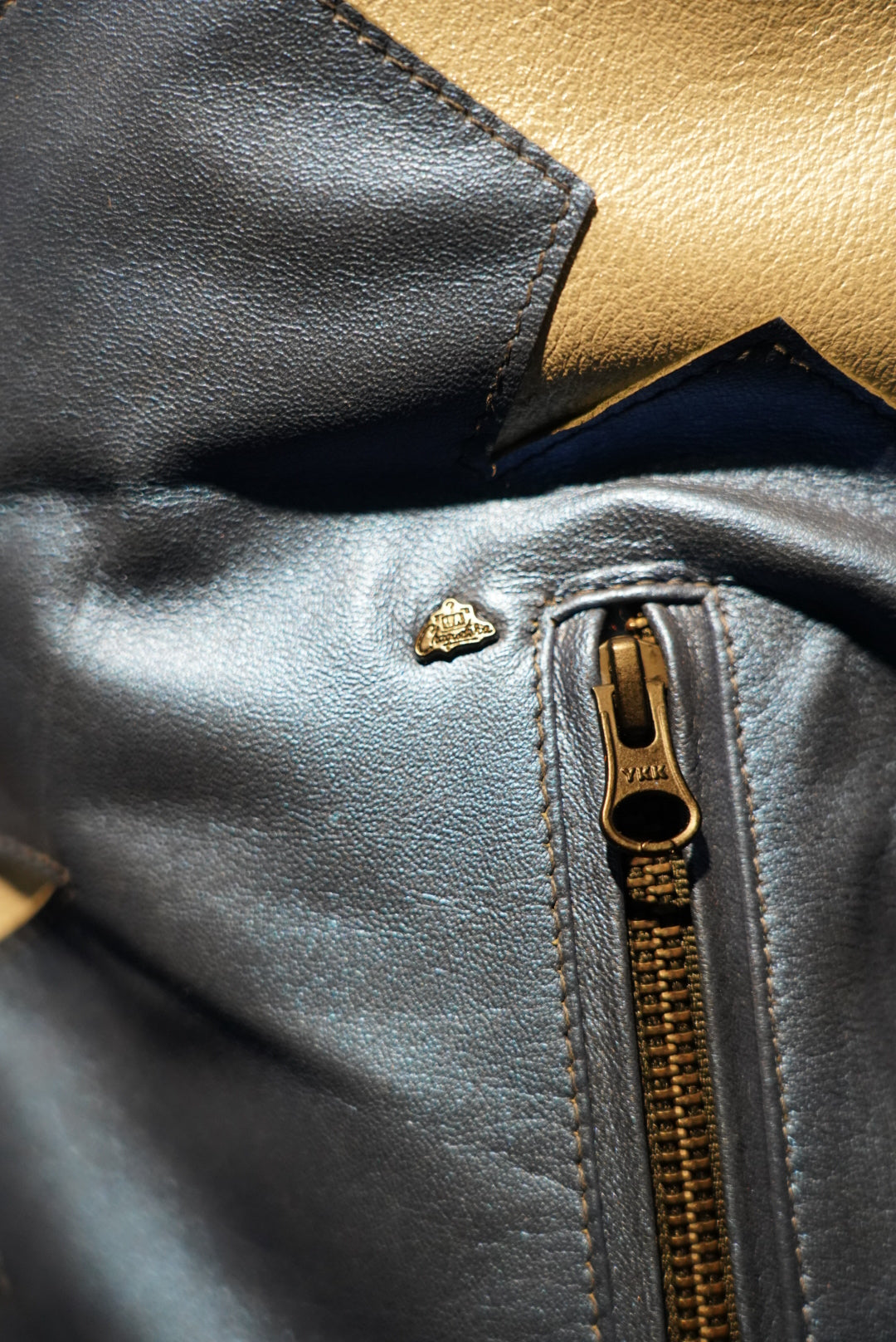 Chaqueta en Cuero Azul Metalizado Estrellas Bison