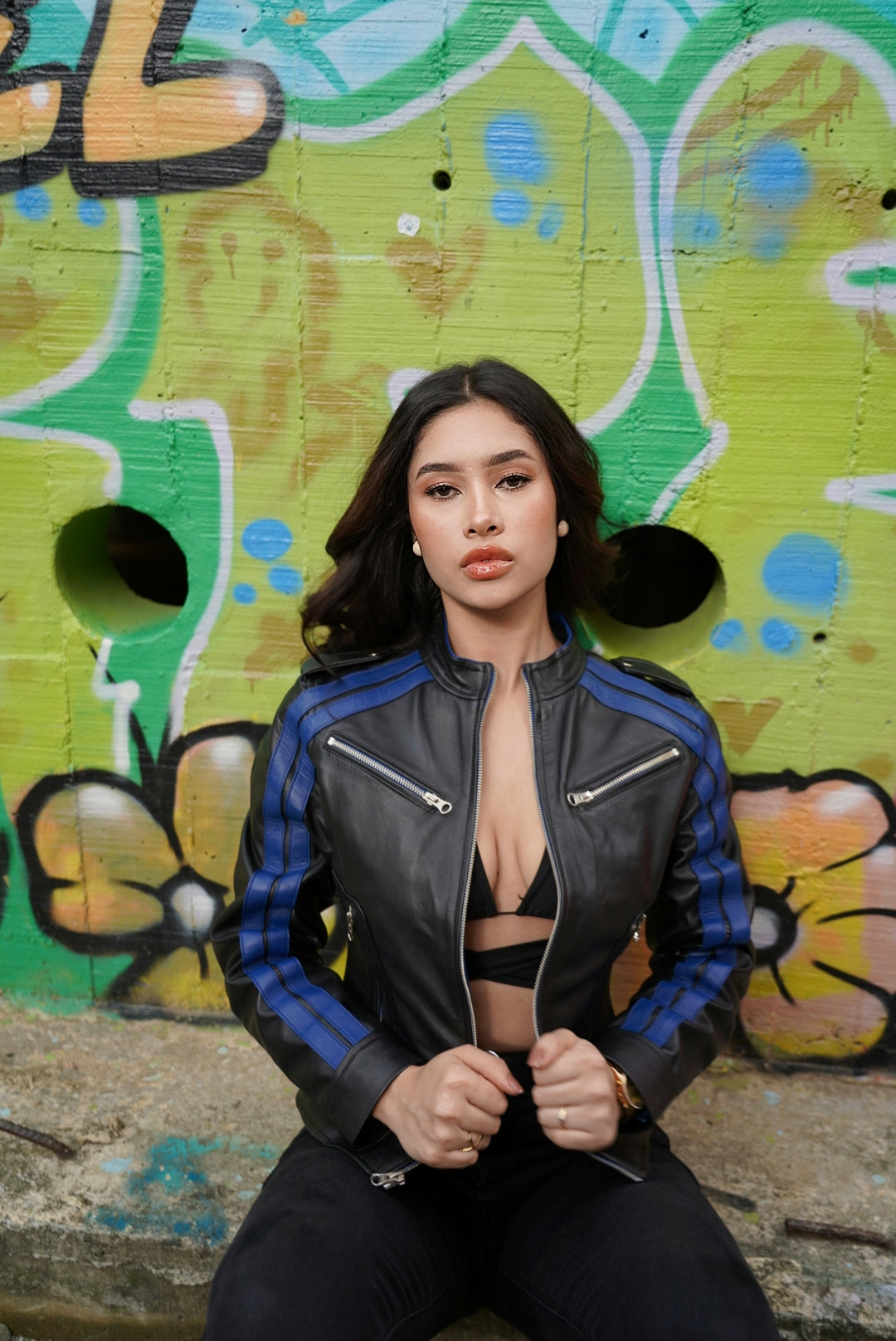 Chaqueta en Cuero Negro Franja Azul Con Sistema de Protecciones Racer