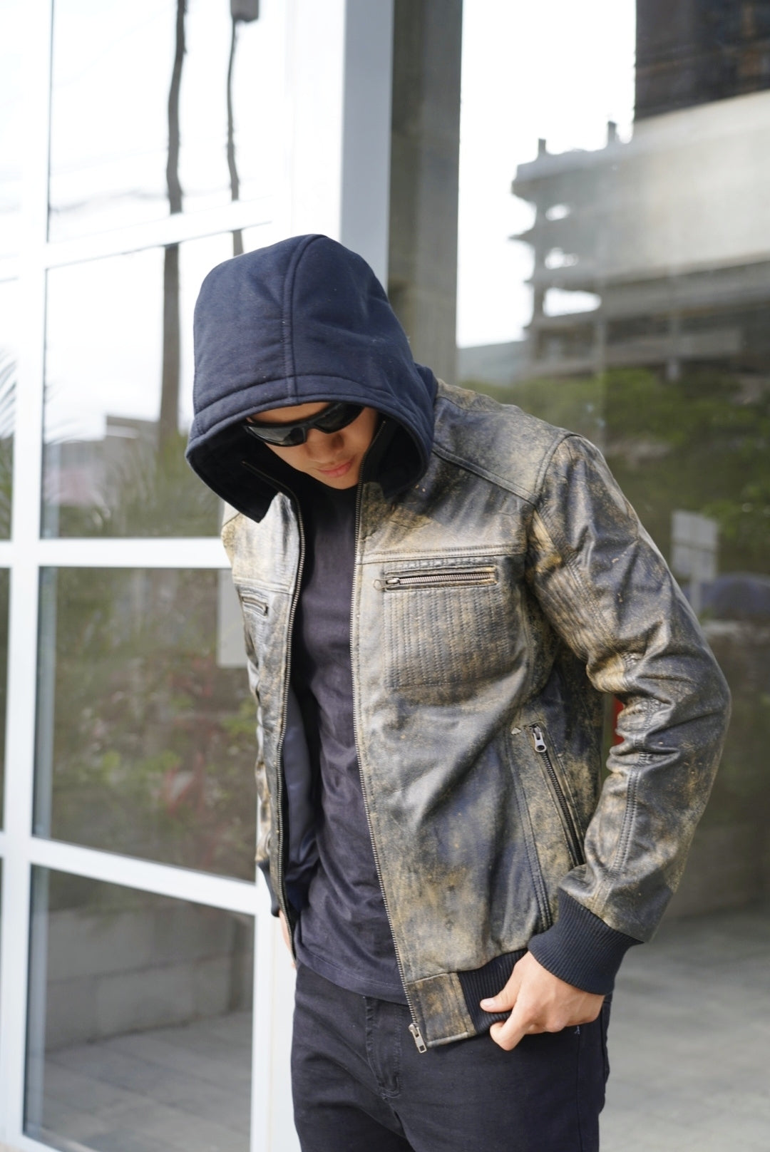 Chaqueta en Cuero Envejecido Negro Base Amarillo Feder