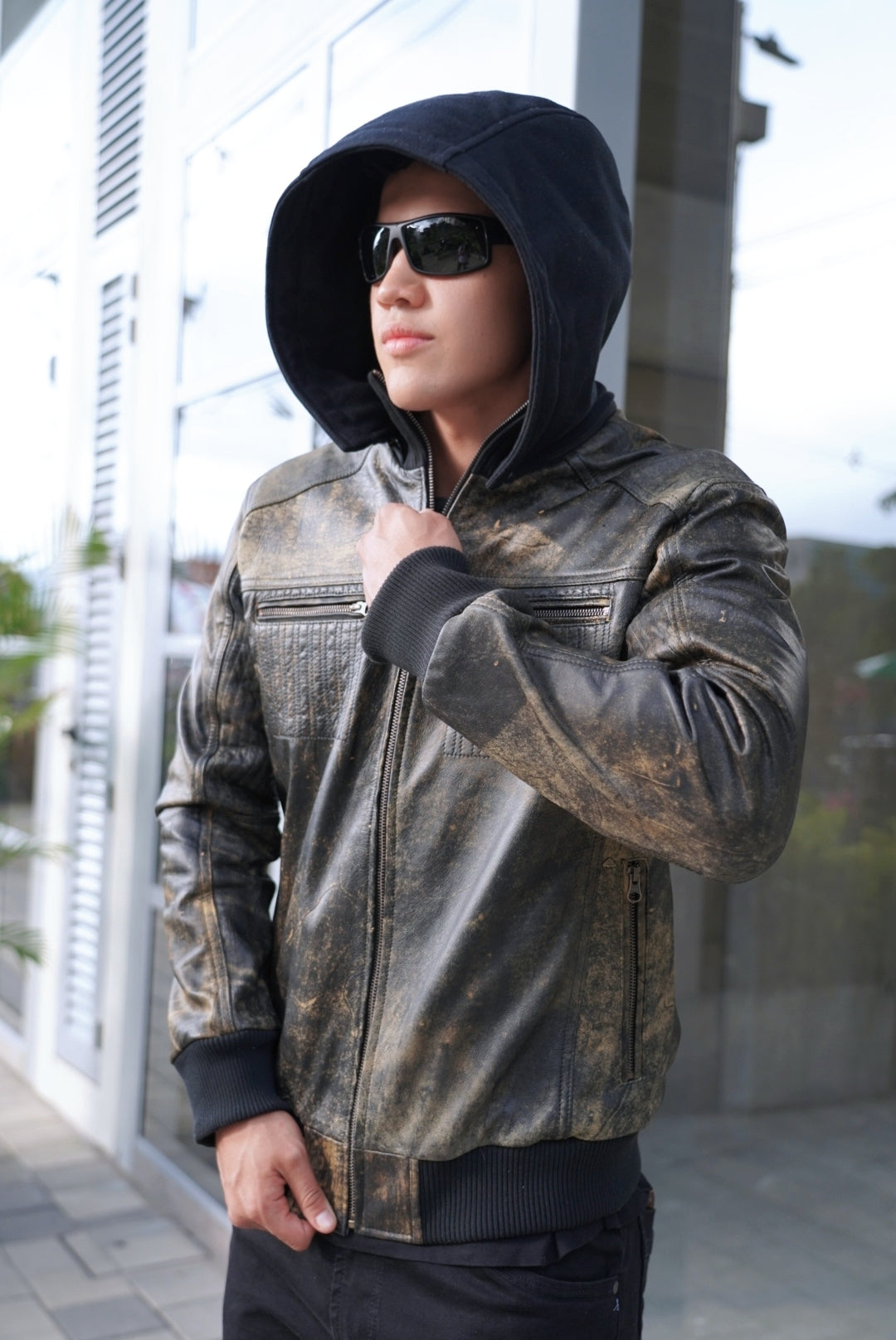 Chaqueta en Cuero Envejecido Negro Base Amarillo Feder