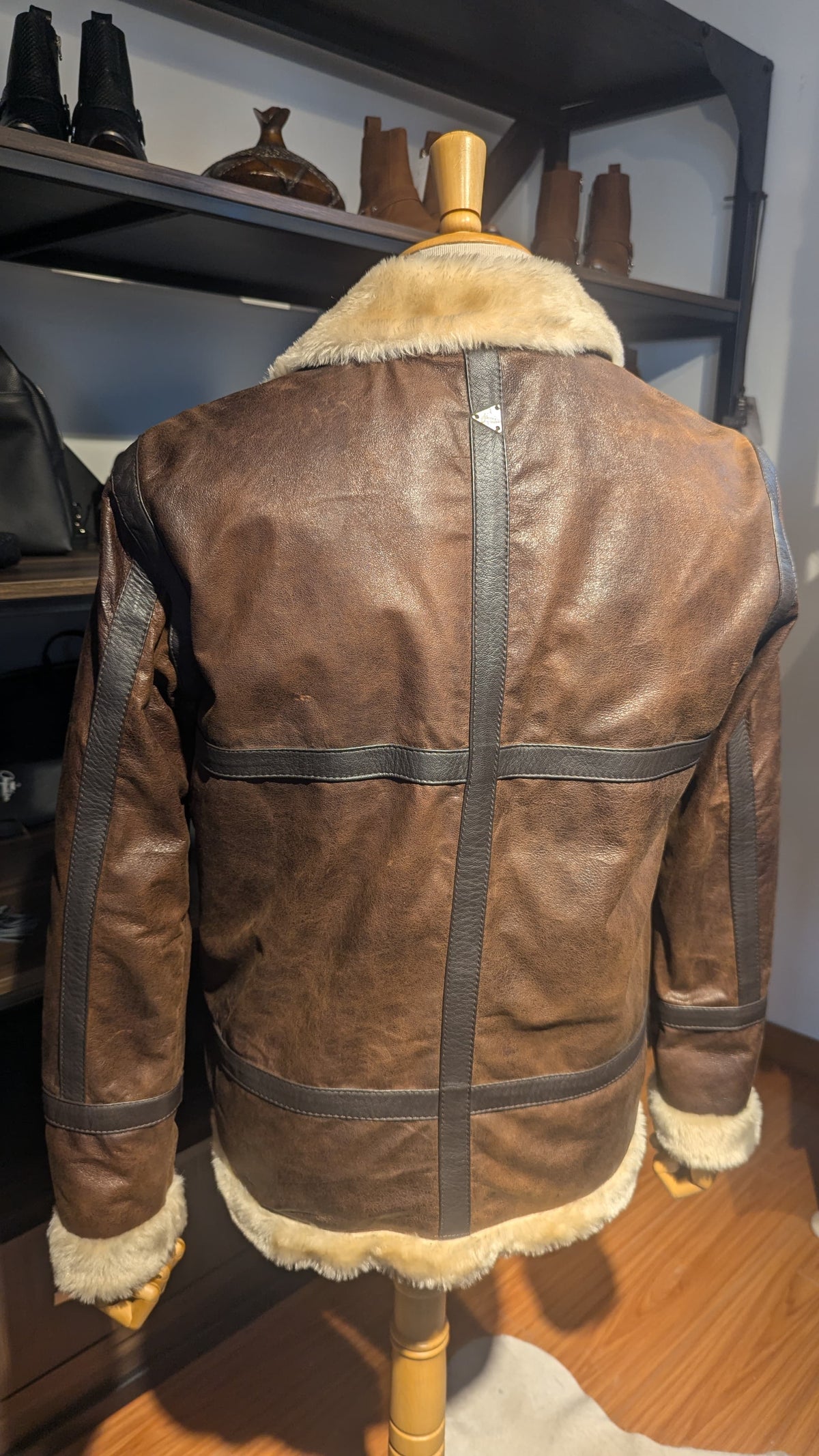 Chaqueta de Cuero Craqueleado Café Con Peluche Sintético