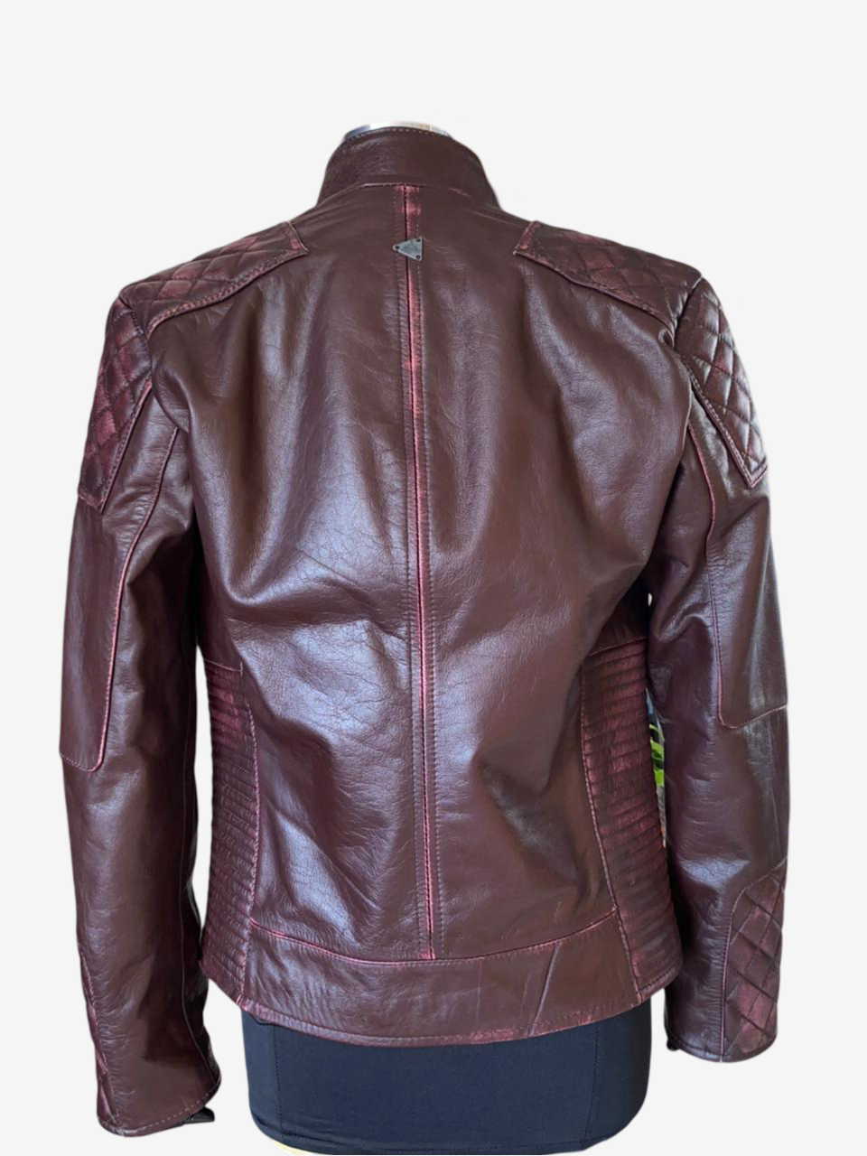 Chaqueta en Cuero Vinotinto Contrastado Proceso Fuerte LCHL31