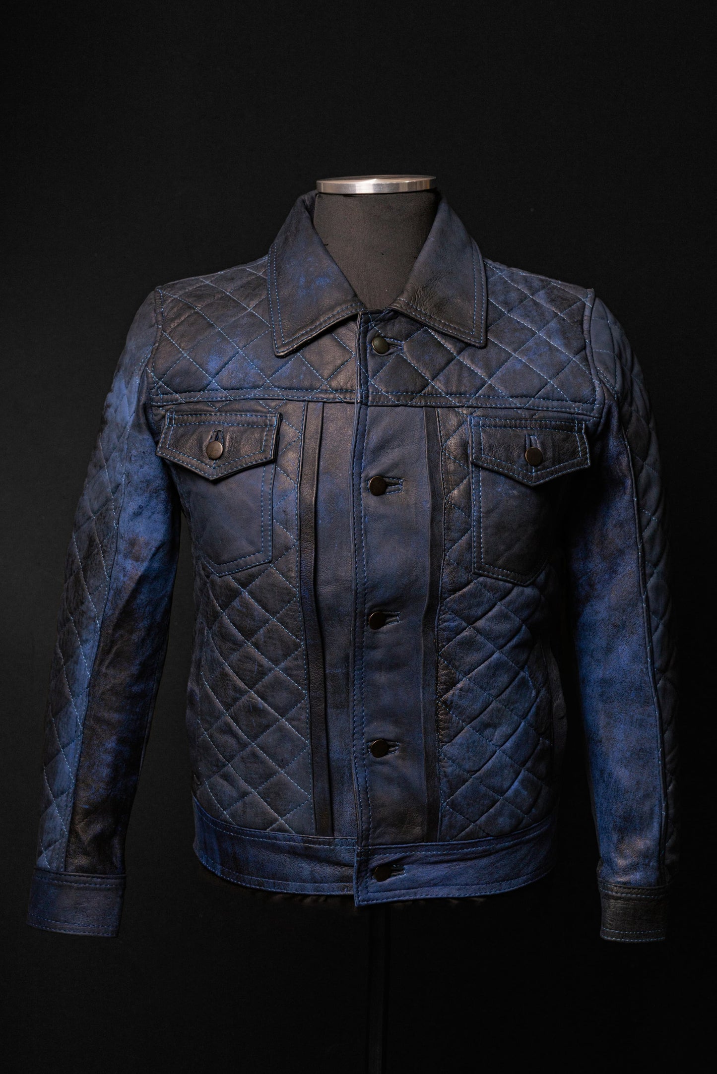 Chaqueta En Cuero Envejecido Negro Base Azul Raku