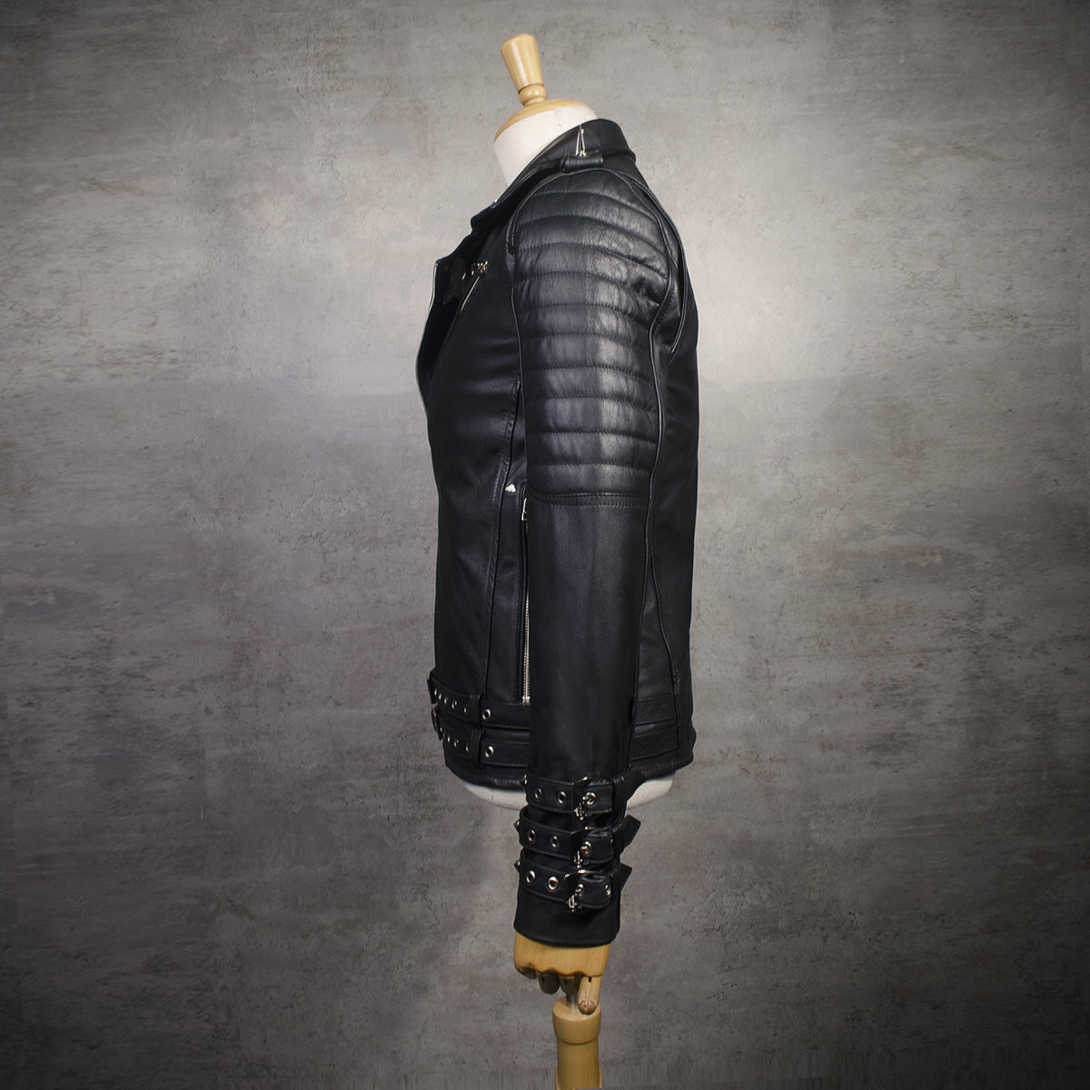 Chaqueta de Cuero Negro Subzero con Bordado