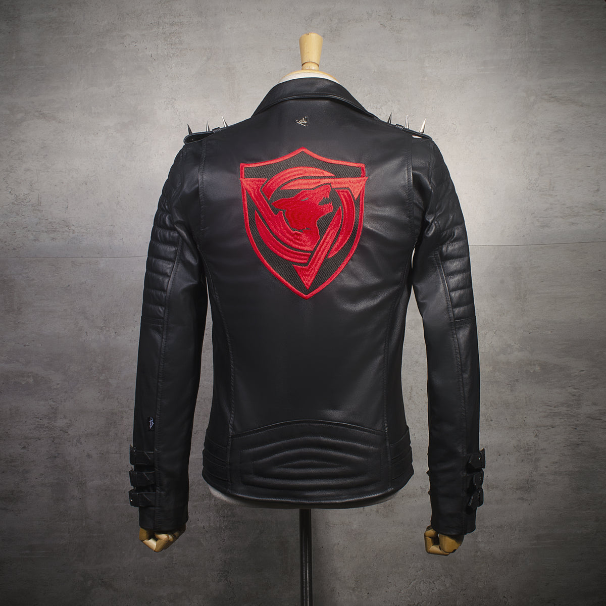 Chaqueta de Cuero Negro Subzero con Bordado